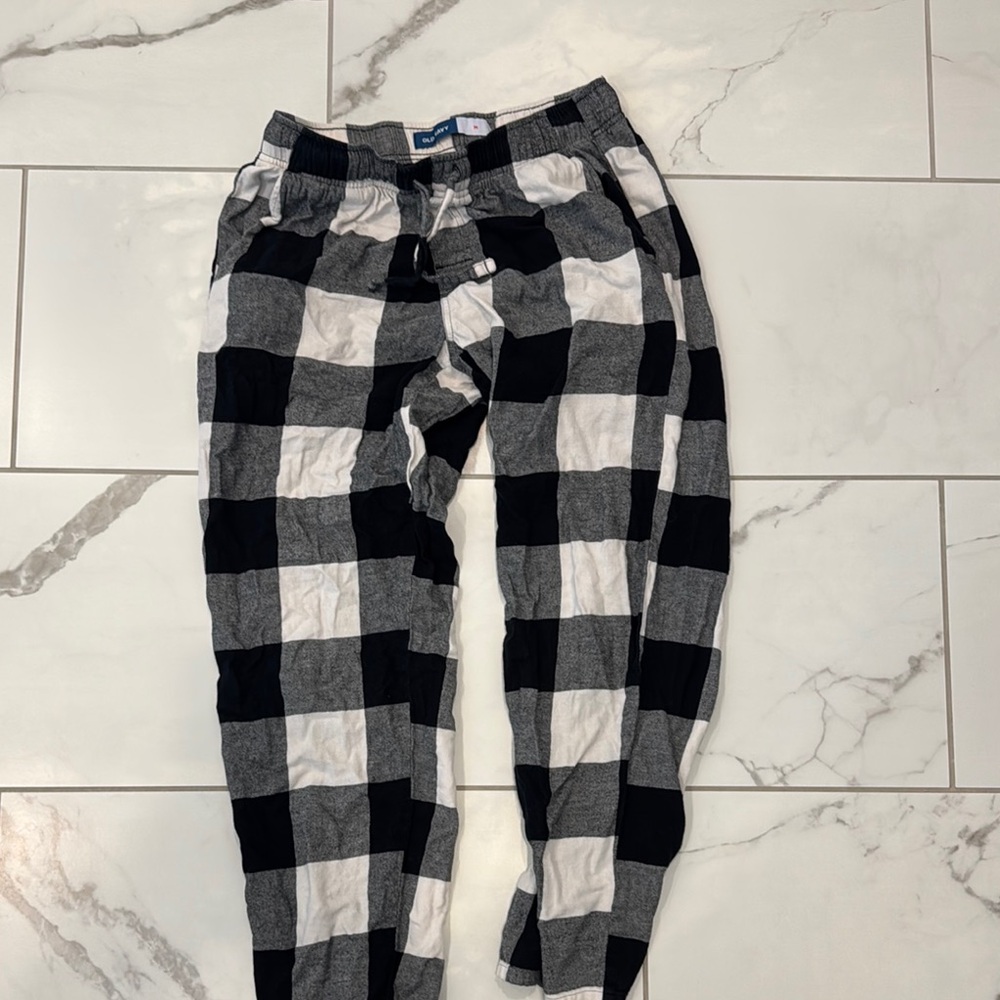 Old Navy Buffalo Plaid Black and White Pants M